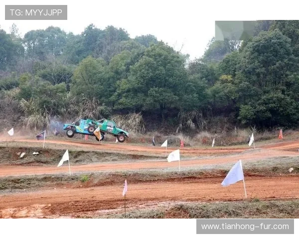 龙游魔鬼赛道突发坠崖事故，车手生死未卜